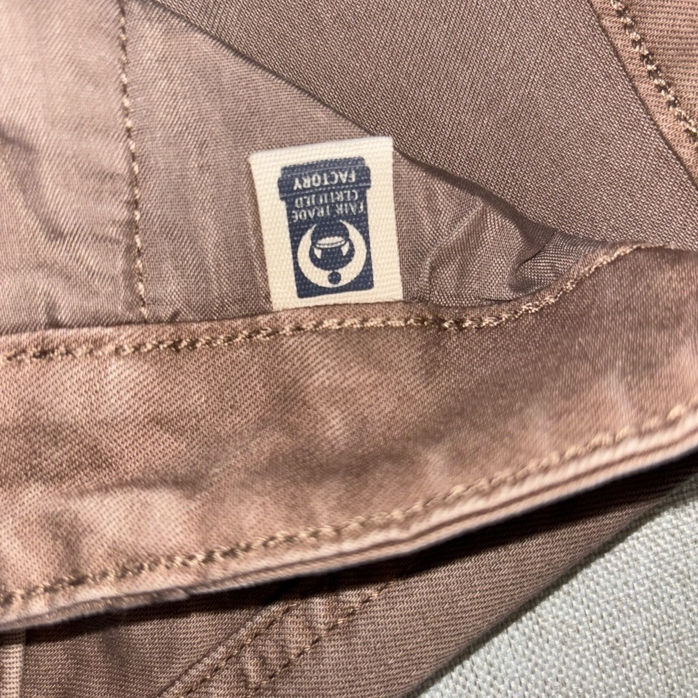Classic Women's Boyfriend Cargo Jeans - Comfortable Everyday Style - Picture 7 of 10